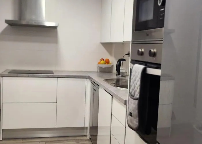 Larambla 3 Bdrm Apartment *